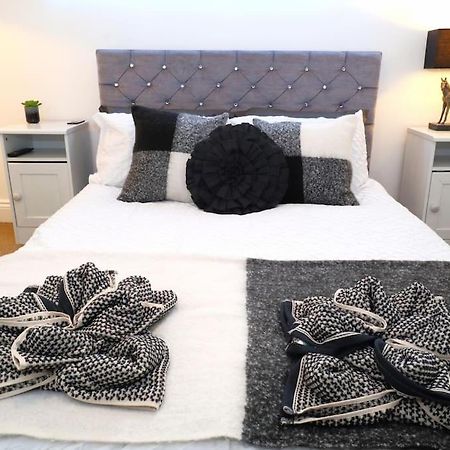 New Sunset Square Eastbourne 2 Bed Apartment, Long Stay Welcome Exteriér fotografie