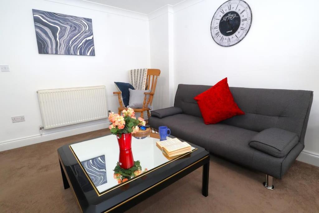 New Sunset Square Eastbourne 2 Bed Apartment, Long Stay Welcome Exteriér fotografie