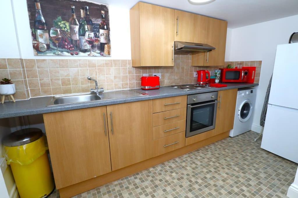 New Sunset Square Eastbourne 2 Bed Apartment, Long Stay Welcome Exteriér fotografie