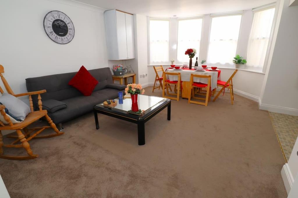 New Sunset Square Eastbourne 2 Bed Apartment, Long Stay Welcome Exteriér fotografie