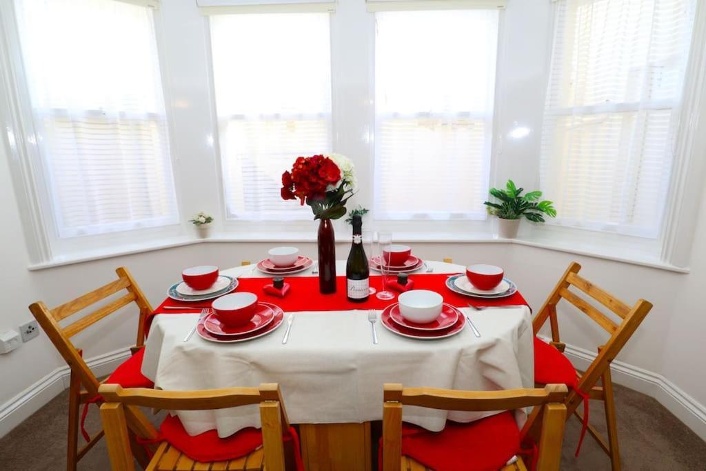New Sunset Square Eastbourne 2 Bed Apartment, Long Stay Welcome Exteriér fotografie