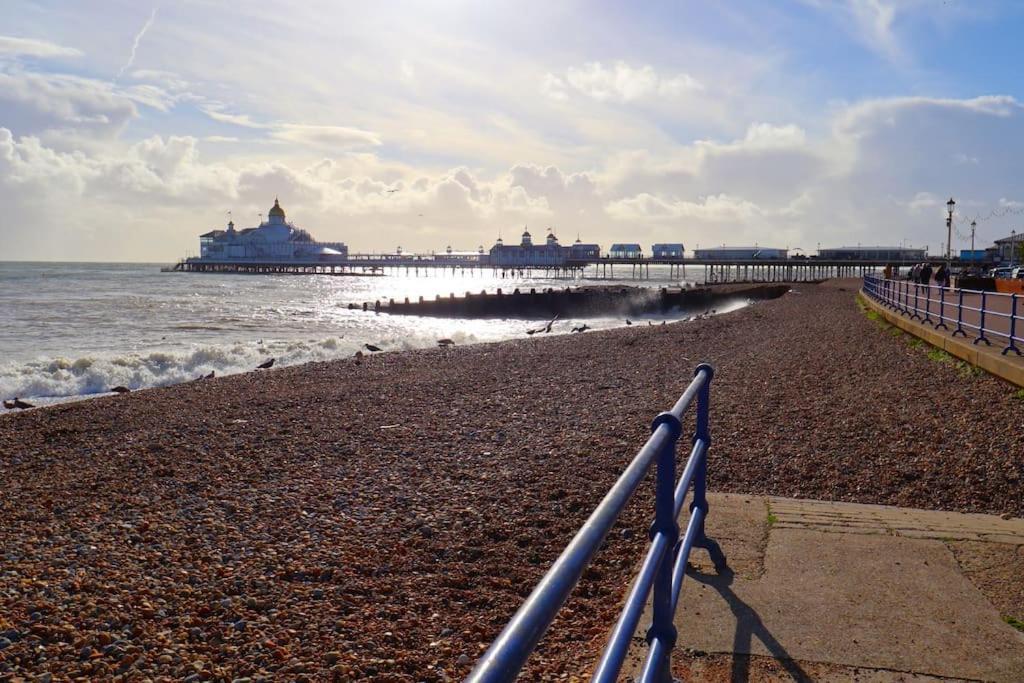 New Sunset Square Eastbourne 2 Bed Apartment, Long Stay Welcome Exteriér fotografie