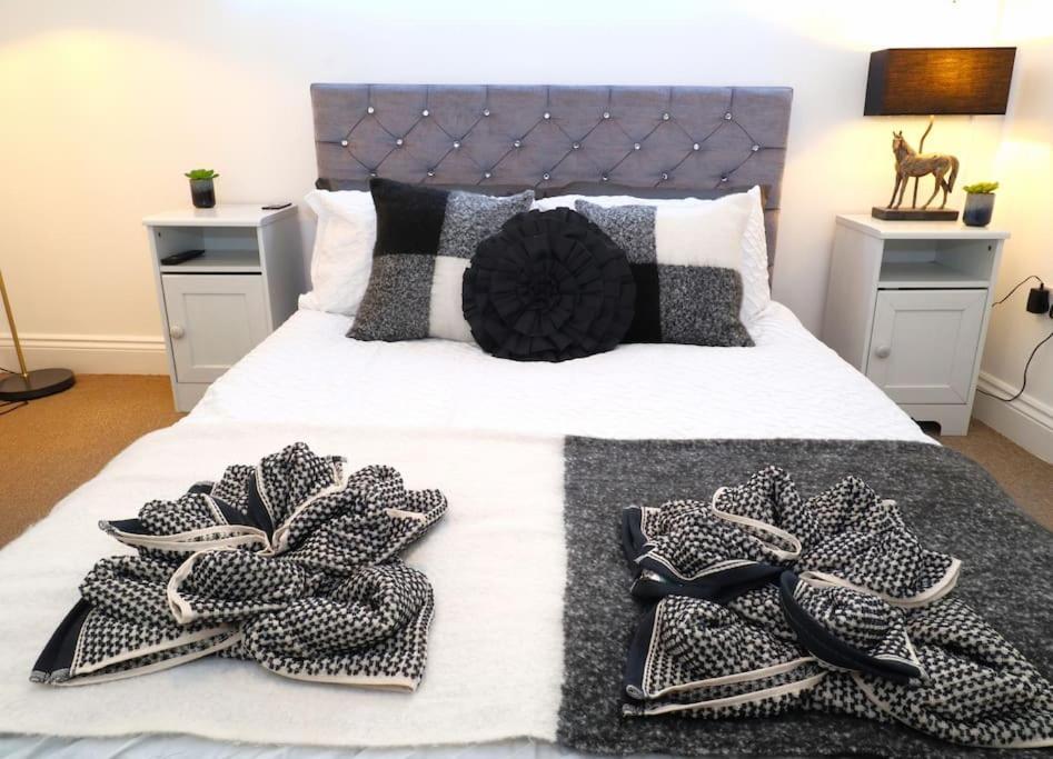 New Sunset Square Eastbourne 2 Bed Apartment, Long Stay Welcome Exteriér fotografie
