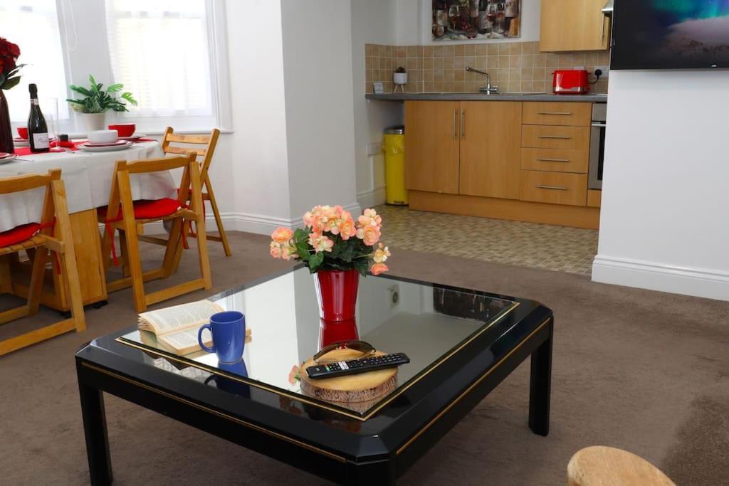 New Sunset Square Eastbourne 2 Bed Apartment, Long Stay Welcome Exteriér fotografie